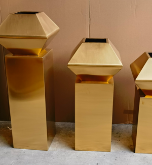 Modern Style Stand With Vase (110cm)
