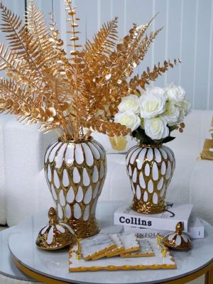 White and Gold pattern Jar (Medium)